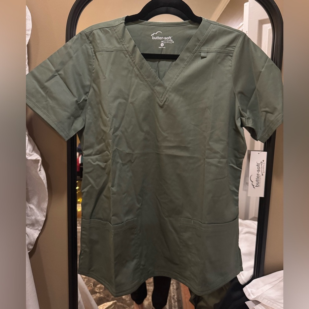 Scrub top